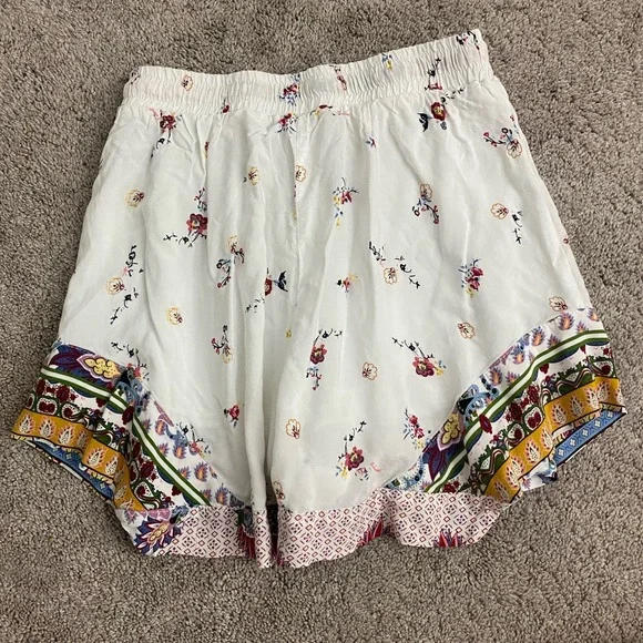 Love Riche Floral Ruffle Drawstring Shorts - Picture 2 of 6